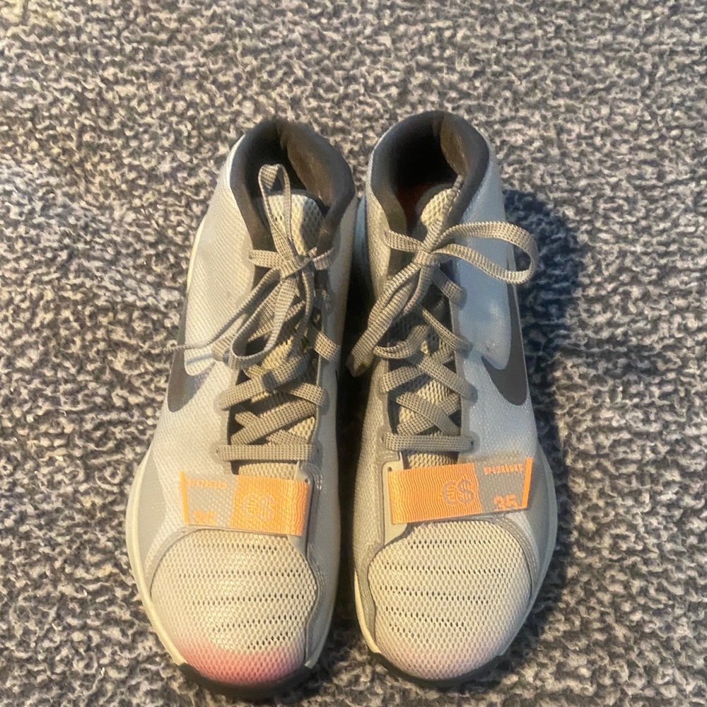 Nike Men’s size 11 KDTrey5 basketball shoes in Like New Condition!